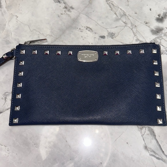 Michael Kors clutch - Picture 1 of 10